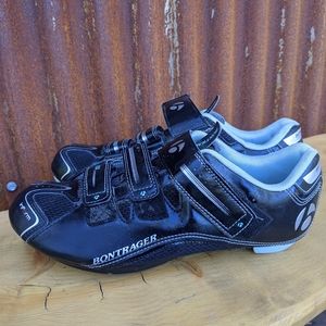 Clip-in bike shoes for women